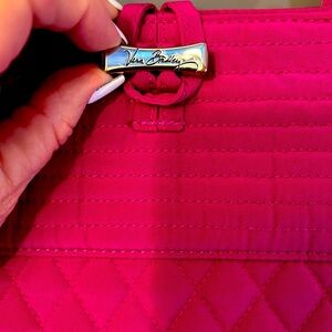 🌺
Adorable Vera Bradley Fusia Tote